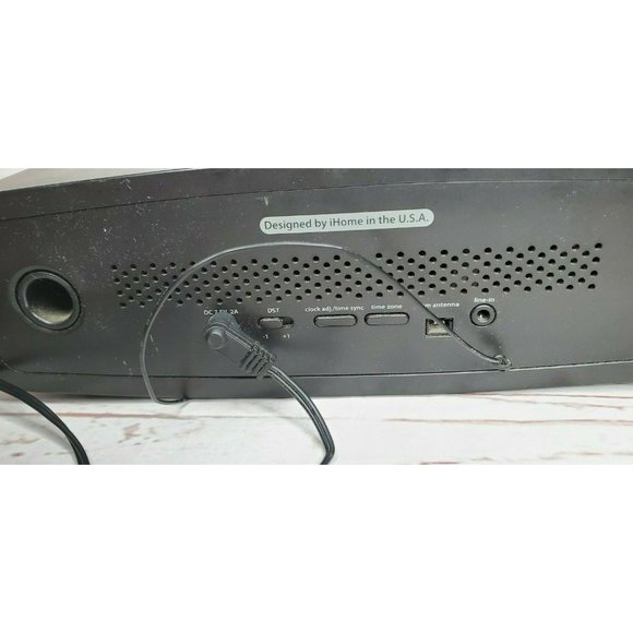 iHome Model Ip90 am/FM alarm Clock Radio For IPhones Docking Station - Picture 4 of 11